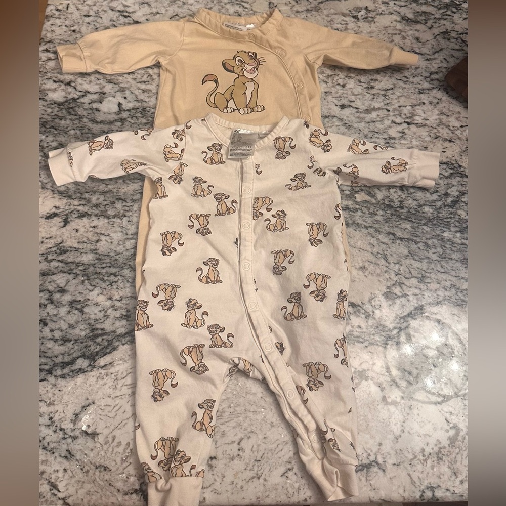 2 H&M/ Disney Simba Snap-Buttons